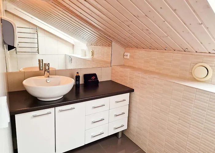 Luoteistuuli - 8+2 Hloe, Luoteis-himos Ski-in/out, 88m² + 30m² Villa Jämsä